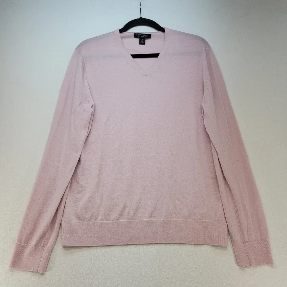 Banana Republic Sweater Mens M Pink V-Neck 100% Extra Fine Merino Wool Knit
